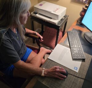 Technician providing in-home computer repair service in a Louisville home